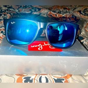Pre-owned unisex authentic RAYBAN JUSTIN 58/17 BLUE FLASH just used twice!